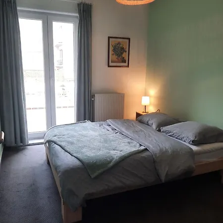 Cosy 3 Bedroom Near The T112 شقة *