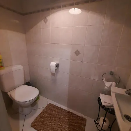 شقة Cosy 3 Bedroom Near The T112 *