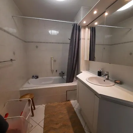 Cosy 3 Bedroom Near The T112 Apartamento
