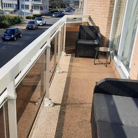 Cosy 3 Bedroom Near The T112 * Ostend