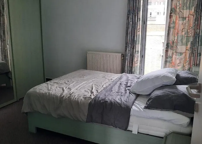 Cosy 3 Bedroom Near The T112 Lägenhet *