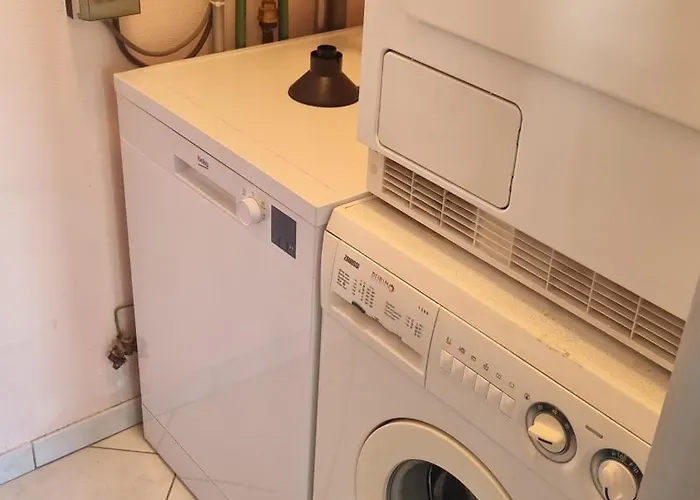 Cosy 3 Bedroom Near The T112 *