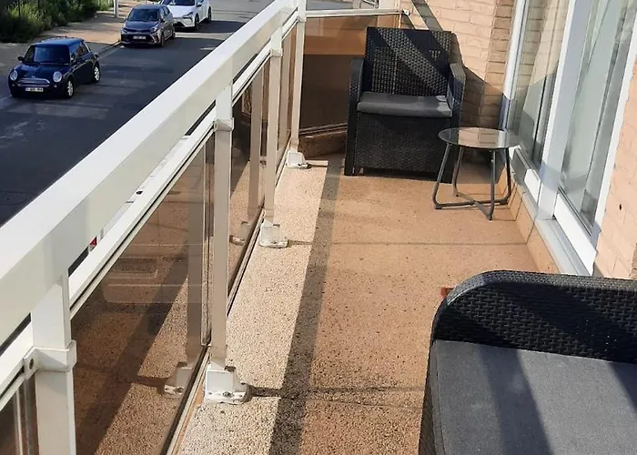 Cosy 3 Bedroom Near The T112 * 奥斯滕德