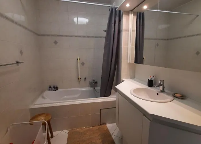 Cosy 3 Bedroom Near The T112 奥斯滕德