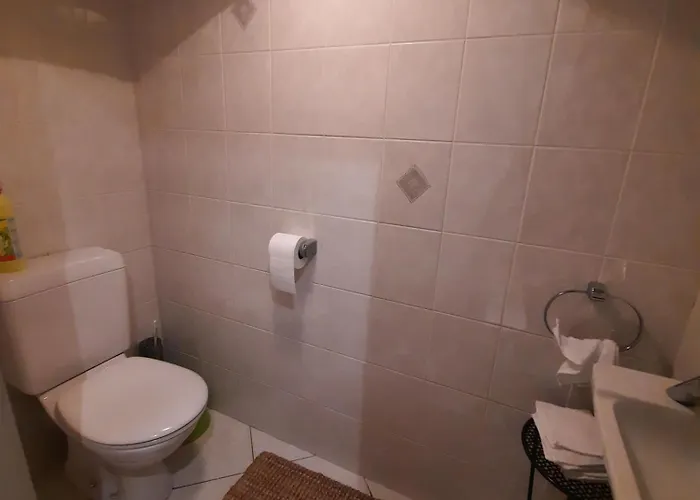 公寓 Cosy 3 Bedroom Near The T112 *